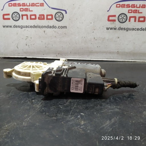 [173063] MOTOR ELEVALUNAS TRASERO DERECHO